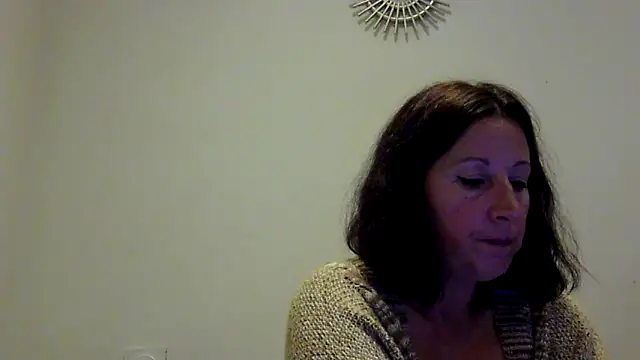 feline27 online show from November 2025 08:57:02 PM