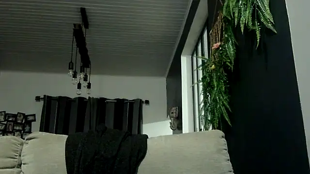 feline27 online show from November 2025 08:13:01 PM