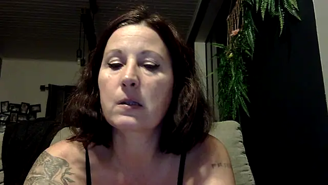 feline27 online show from November 2025 10:46:01 PM