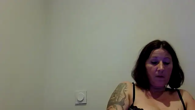 feline27 online show from November 2025 10:04:02 PM