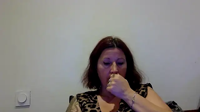 Snapshot of feline27 chatting on October 2025 08:21:02 PM feline27 online show from October 2025 08:21:02 PM