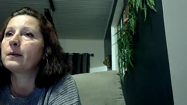 feline27 online show from December 2025 04:49:01 PM