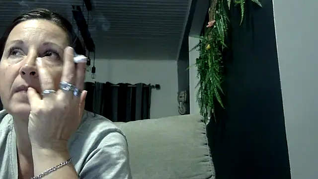 feline27 online show from November 2025 09:59:02 PM