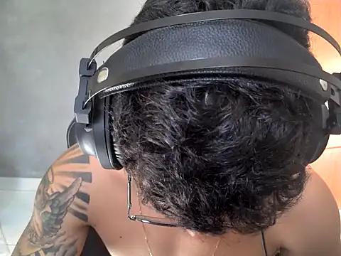 Gust027 online show from April 2026 04:33:02 PM