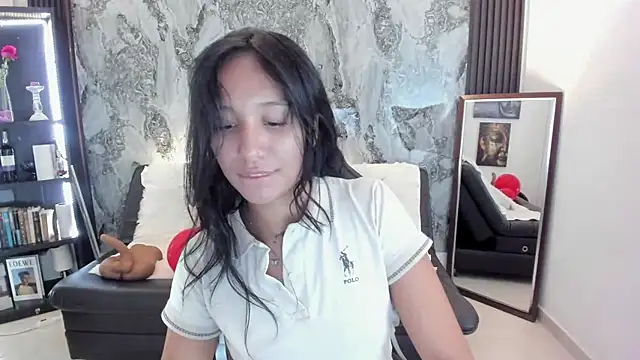 Nanami 19 online show from February 2026 06:17:01 PM