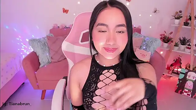 Snapshot of Zara_uwu_ chatting on October 2025 11:33:02 AM Zara uwu online show from October 2025 11:33:02 AM