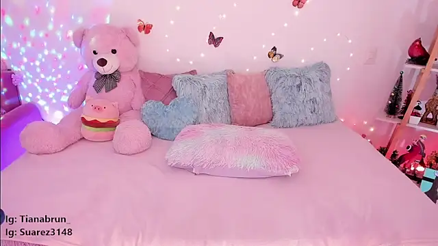 Snapshot of Zara_uwu_ chatting on February 2025 03:00:02 PM Zara uwu online show from February 2025 03:00:02 PM