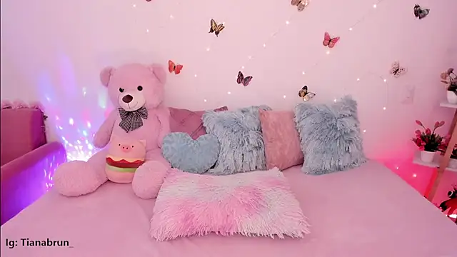 Zara uwu  online show from November 2025 12:15:02 PM