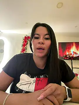 Margaret Saunders online show from December 2025 05:22:02 AM