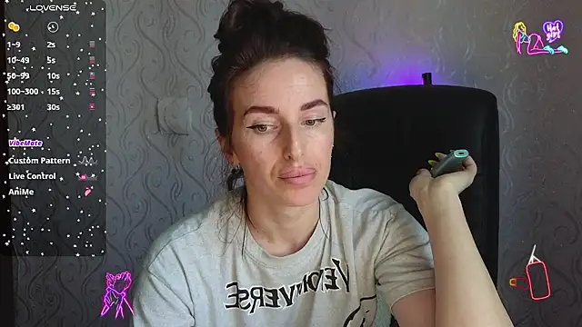 xx adrihanna xx online show from June 2026 04:33:02 PM