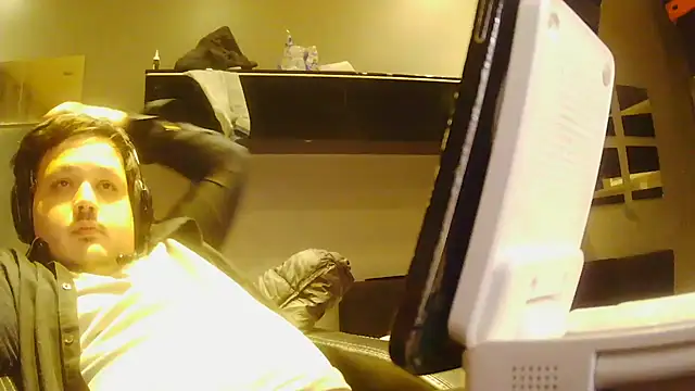 Snapshot of Bebemickey75 chatting on December 2025 05:23:02 AM Bebemickey75 online show from December 2025 05:23:02 AM