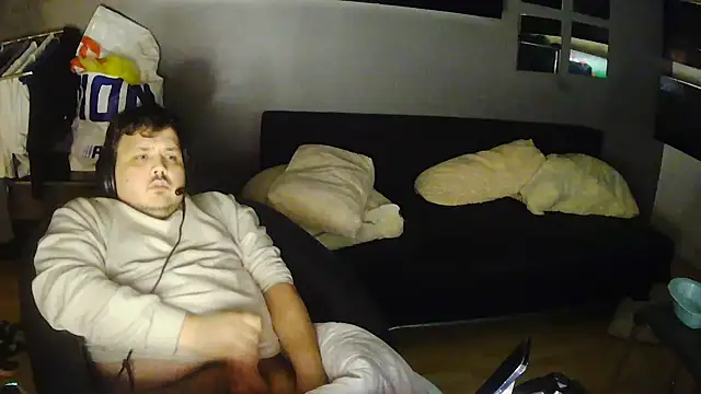 Snapshot of Bebemickey75 chatting on November 2025 10:21:01 PM Bebemickey75 online show from November 2025 10:21:01 PM