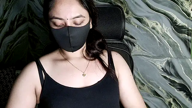 Snapshot of Sima--Roy chatting on November 2025 06:07:01 PM Sima--Roy online show from November 2025 06:07:01 PM