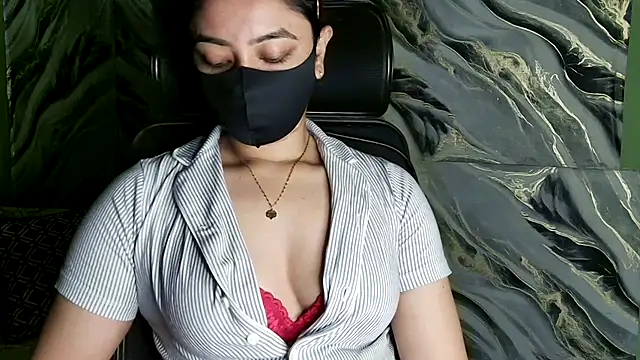 Snapshot of Sima--Roy chatting on November 2025 05:49:02 PM Sima--Roy online show from November 2025 05:49:02 PM