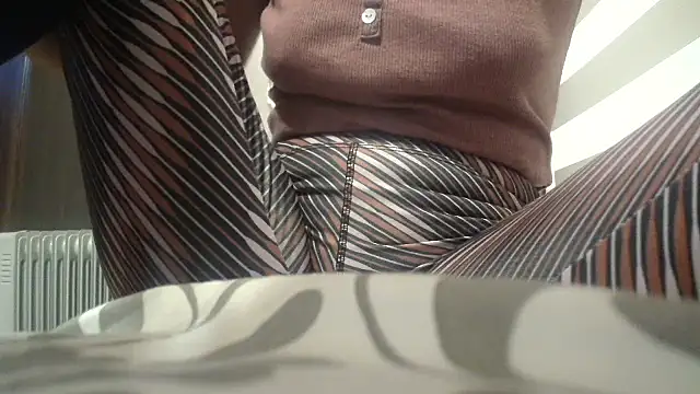 Snapshot of Web_Lady chatting on September 2025 05:09:02 PM Web Lady online show from September 2025 05:09:02 PM