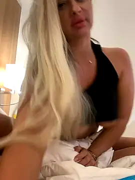 Denisse Perry online show from November 2025 02:34:02 AM