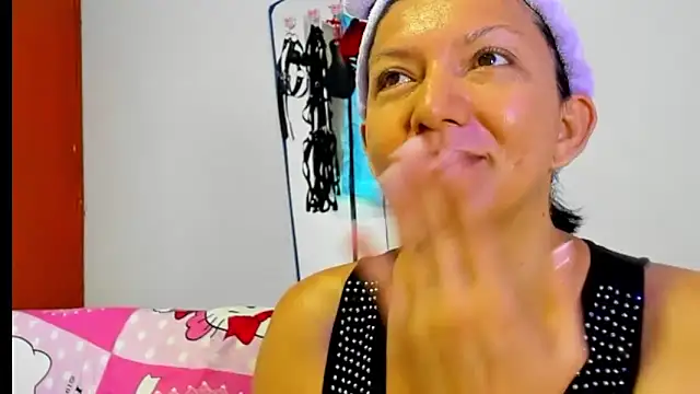 Snapshot of Angelblue_ chatting on February 2026 02:58:01 PM Angelblue online show from February 2026 02:58:01 PM