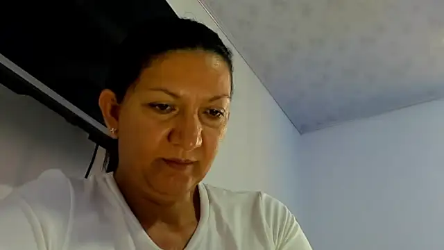 Snapshot of Angelblue_ chatting on April 2026 02:25:02 PM Angelblue online show from April 2026 02:25:02 PM