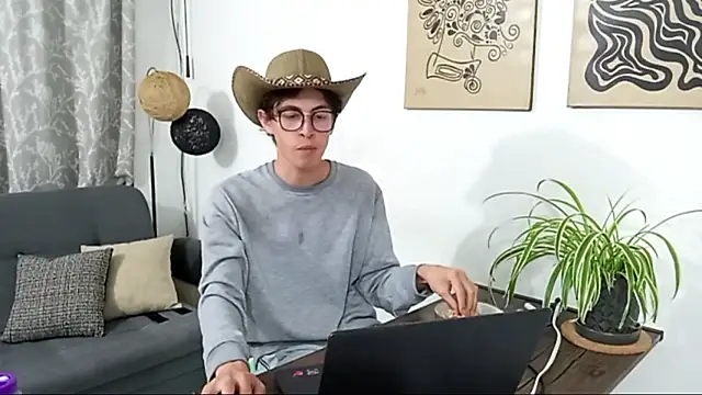 Snapshot of Norehg chatting on October 2025 08:00:01 AM Norehg online show from October 2025 08:00:01 AM