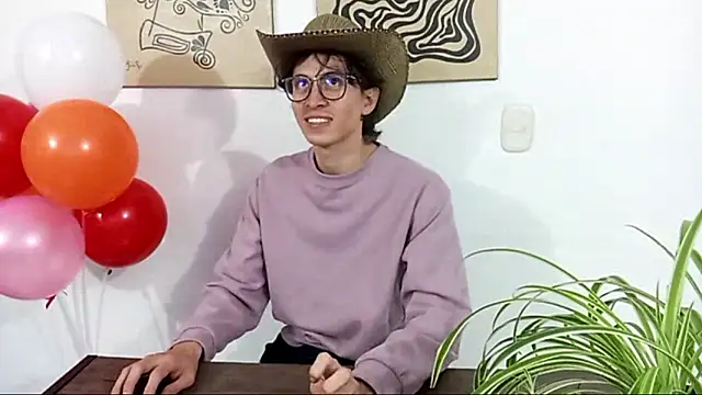 Snapshot of Norehg chatting on November 2025 12:58:02 AM Norehg online show from November 2025 12:58:02 AM