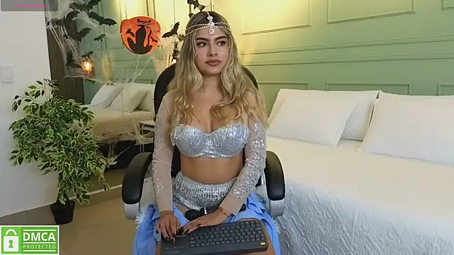 Snapshot of kataliina__ chatting on October 2025 12:02:01 PM kataliina online show from October 2025 12:02:01 PM