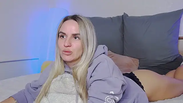 SofiJames online show from November 2025 06:25:01 AM