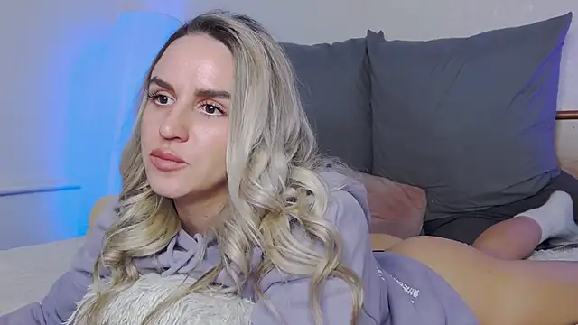 SofiJames online show from December 2025 07:07:01 AM