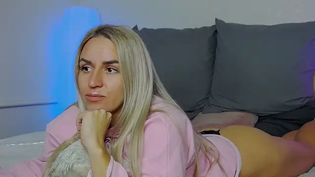SofiJames online show from October 2025 07:02:02 AM