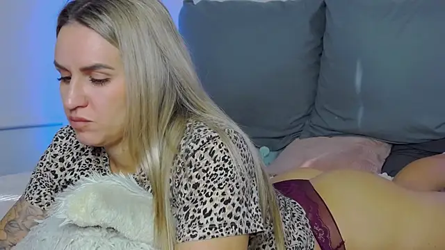 SofiJames online show from October 2025 07:05:02 AM