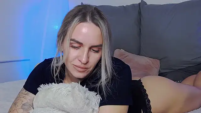 SofiJames online show from November 2025 07:08:01 AM