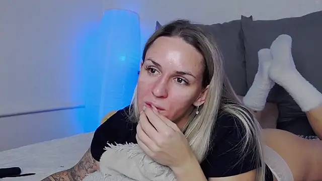 SofiJames online show from December 2025 06:41:02 AM