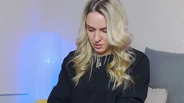 SofiJames online show from March 2025 06:19:02 AM
