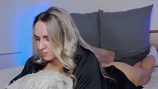 SofiJames online show from December 2025 06:50:01 AM