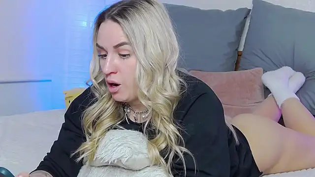 SofiJames online show from March 2025 10:20:02 AM