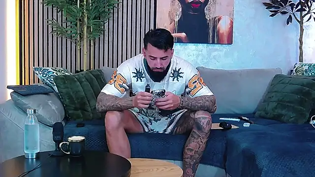 masterkingofmusclee online show from June 2026 07:52:01 AM
