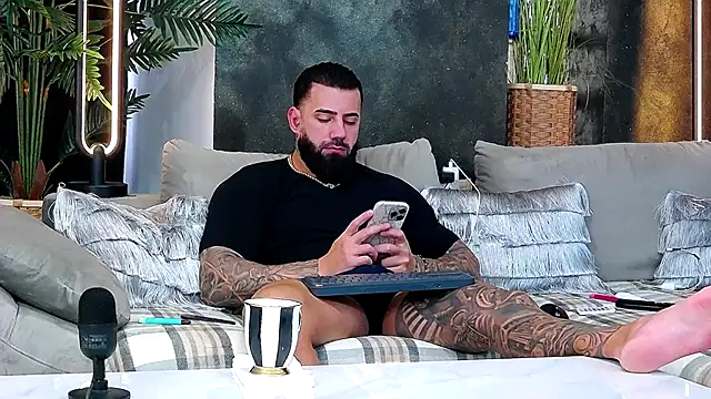 masterkingofmusclee online show from November 2025 07:56:01 AM