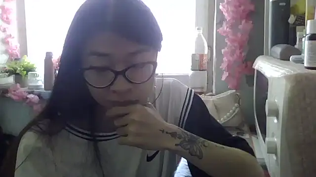CarlyJoy online show from October 2025 09:00:02 AM