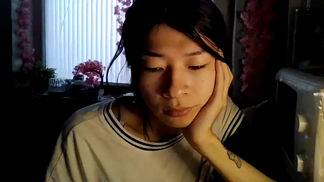 CarlyJoy online show from October 2025 12:49:01 PM