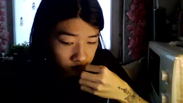 CarlyJoy online show from December 2025 11:01:01 AM