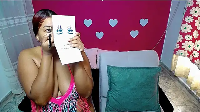 Snapshot of violeta_rous chatting on May 2026 02:57:01 PM violeta rous online show from May 2026 02:57:01 PM