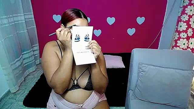 Snapshot of violeta_rous chatting on May 2026 01:18:02 PM violeta rous online show from May 2026 01:18:02 PM