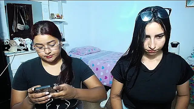 Snapshot of violeta_rous chatting on February 2026 03:20:02 PM violeta rous online show from February 2026 03:20:02 PM