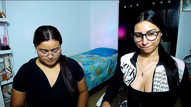 Snapshot of violeta_rous chatting on February 2026 03:11:01 PM violeta rous online show from February 2026 03:11:01 PM