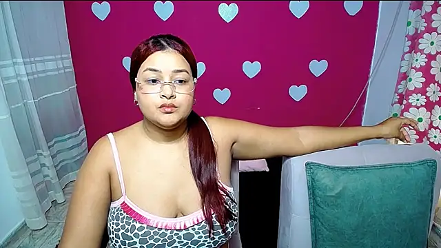 Snapshot of violeta_rous chatting on May 2026 03:31:02 PM violeta rous online show from May 2026 03:31:02 PM