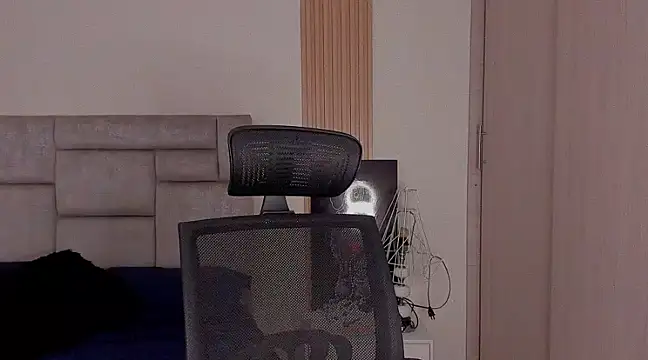 Snapshot of paul_rogerr chatting on December 2024 03:04:02 PM paul rogerr online show from December 2024 03:04:02 PM