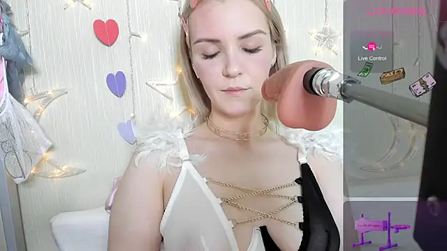 Kaya Devis online show from September 2025 05:18:02 AM