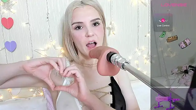 Kaya Devis online show from November 2025 04:39:02 AM