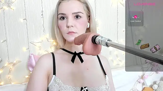 Kaya Devis online show from November 2025 04:49:02 AM