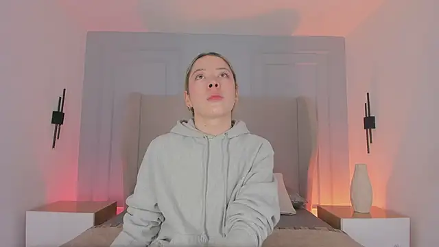 chloe d online show from February 2026 12:16:02 PM