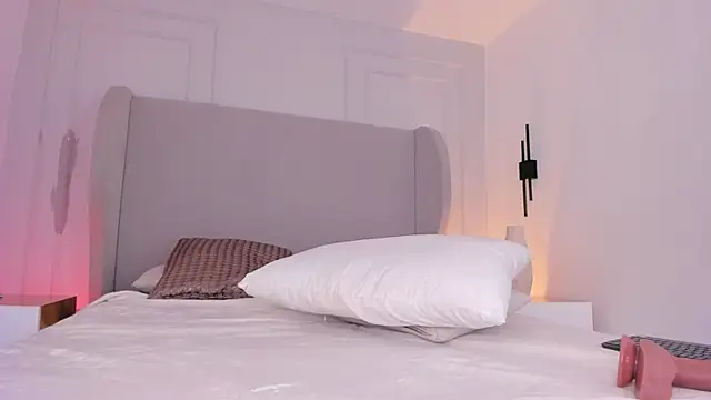 chloe d online show from October 2025 11:53:01 AM